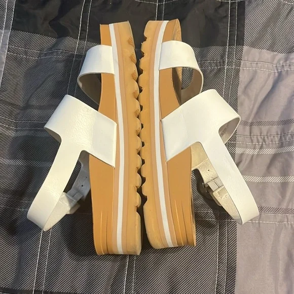 Dream Pairs Women’s White Sandals - Picture 2 of 4